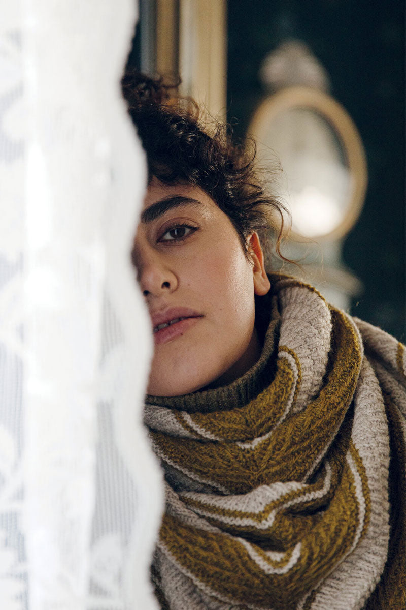 Laine Magazine 52 Weeks Books - 52 Weeks of Shawls - Extra Image