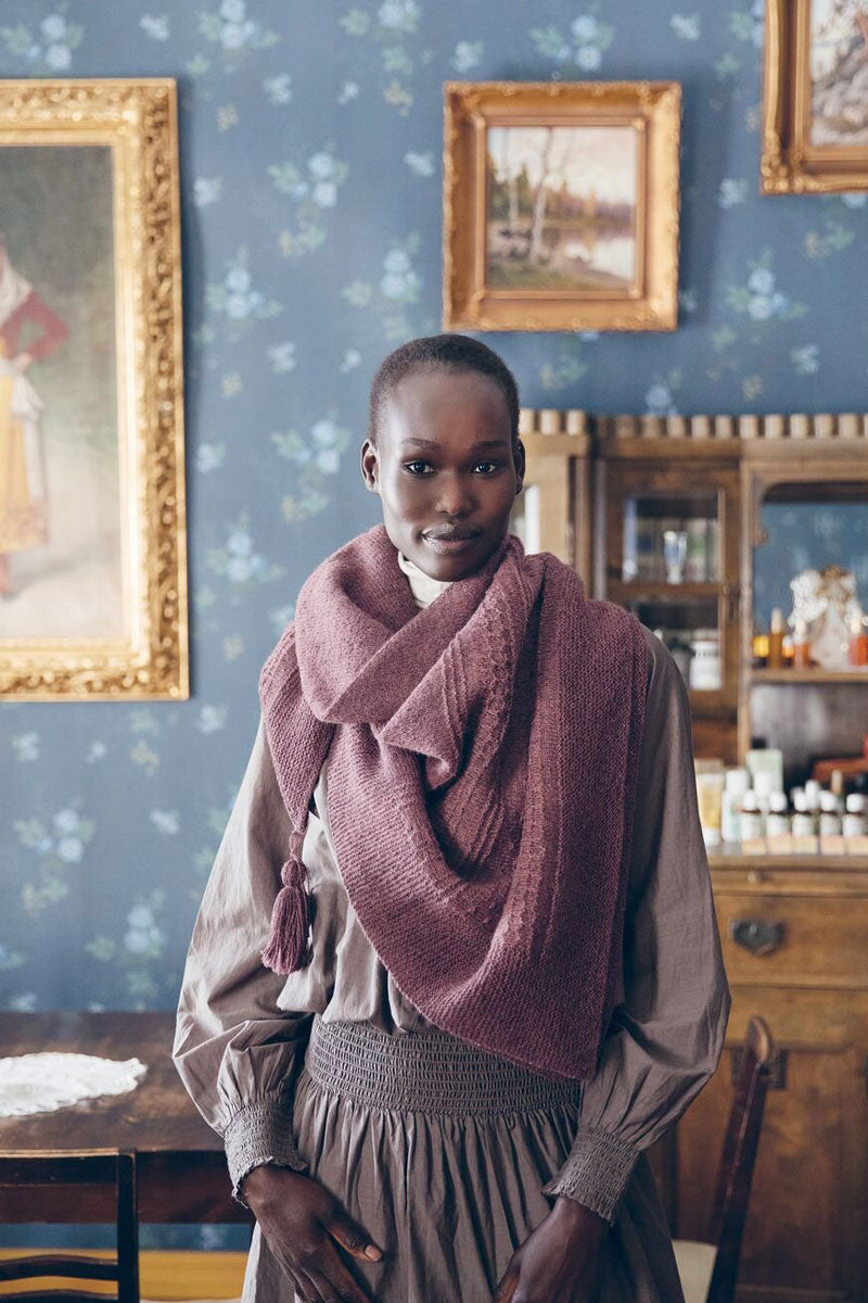 Laine Magazine 52 Weeks Books - 52 Weeks of Shawls - Extra Image