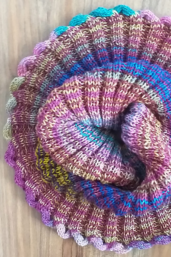 Urth Yarns Urth PDF Patterns - Emirgan Tulip Cowl - PDF Download - Extra Image