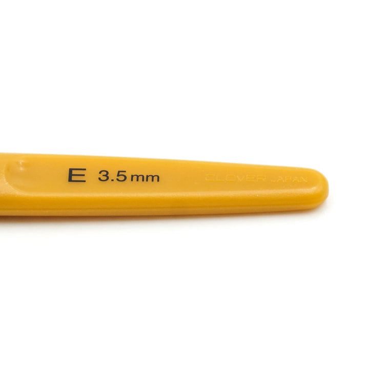 Clover Soft Touch Crochet Hooks - Aluminum Needles - Size E (3.5mm) - Extra Image