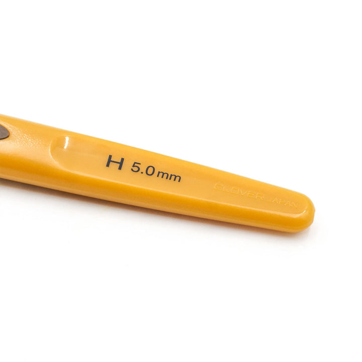 Clover Soft Touch Crochet Hooks - Aluminum Needles - Size H (5.00mm) - Extra Image