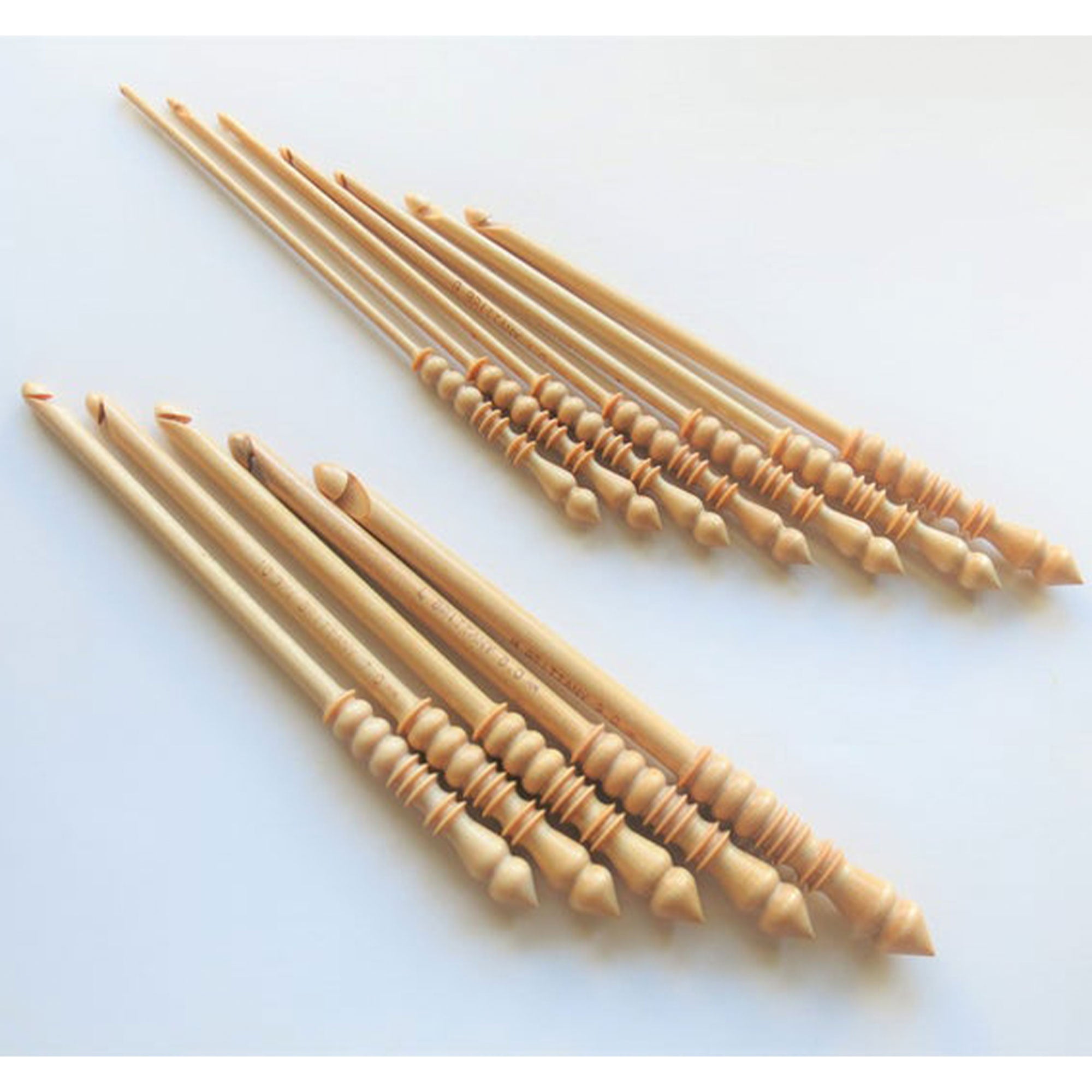 Brittany Birch Victorian Crochet Hook - E - Zoom Image