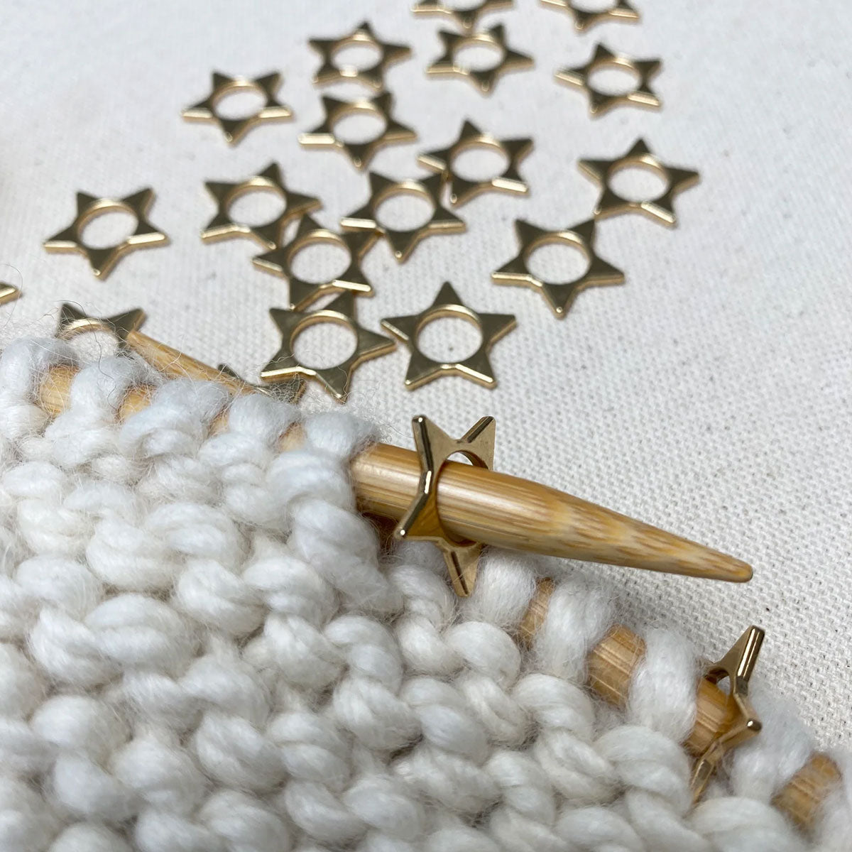 Allstitch Studio Seamless Stitch Markers - Gold Stars - Extra Image