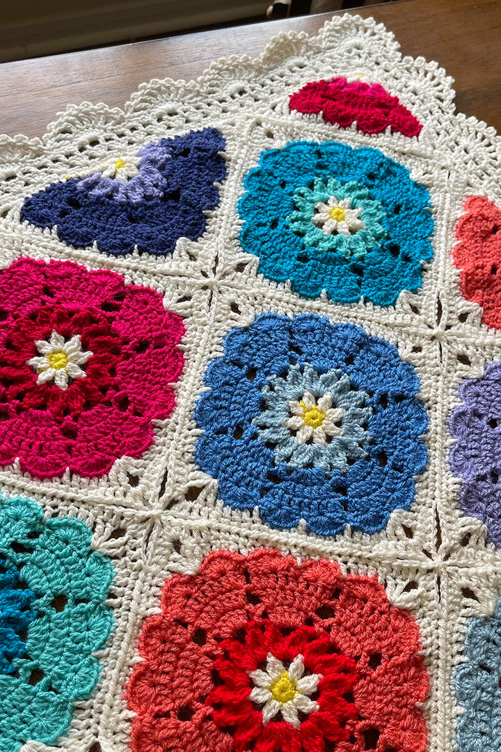 Scheepjes Hearts In Bloom Blanket Kit - Extra Image