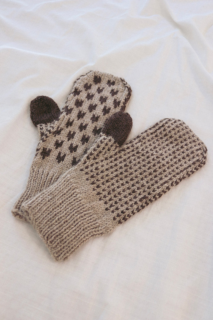 Yarn Citizen Palm of Hearts Mittens Kit - Extra Image