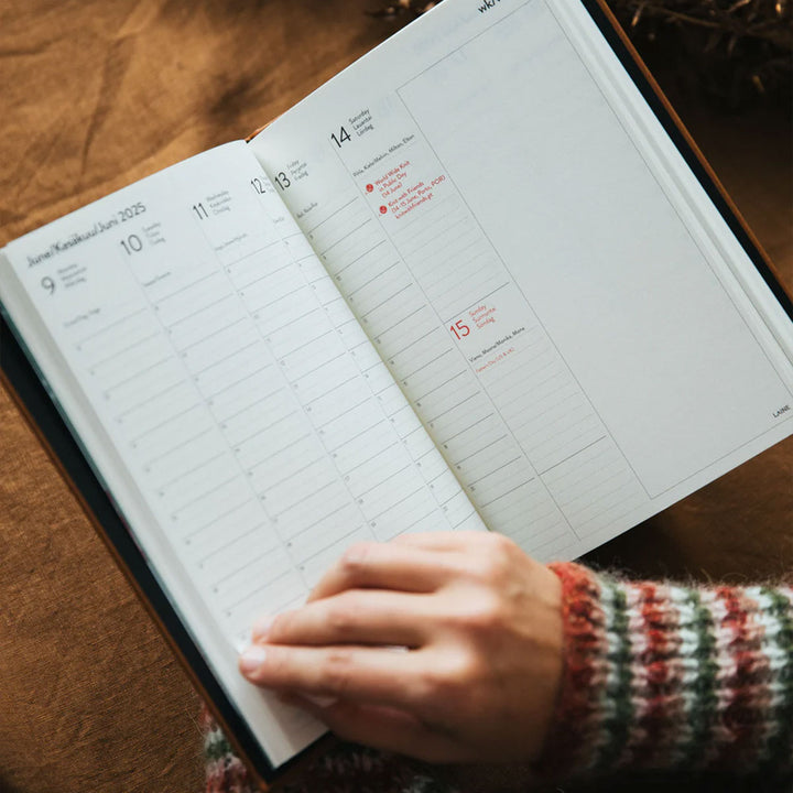 Laine Magazine Laine Yearly Planners - Knitter's Year 2025 Calendar - Extra Image