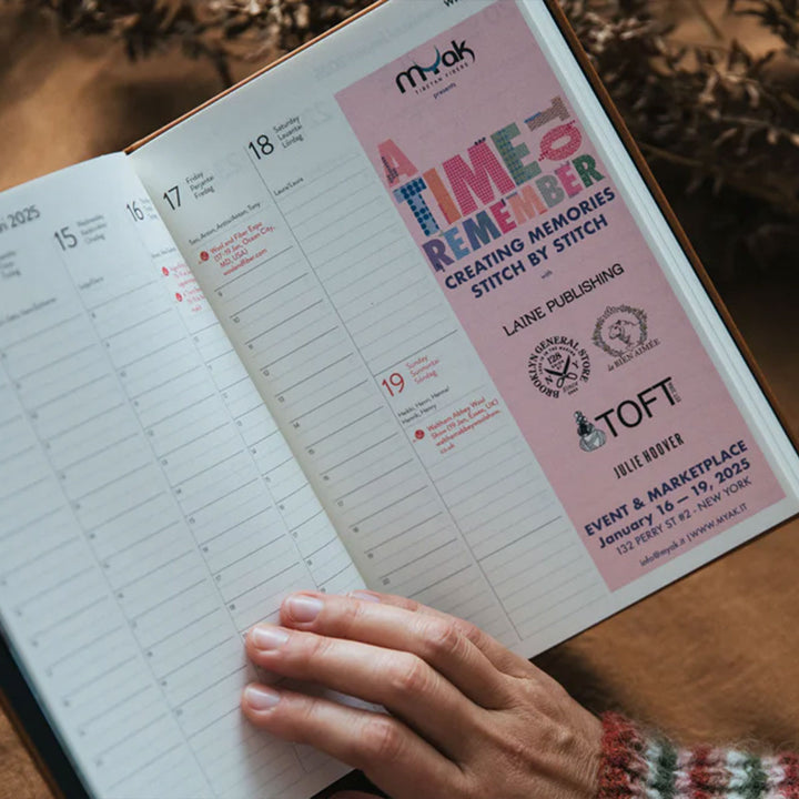 Laine Magazine Laine Yearly Planners - Knitter's Year 2025 Calendar - Extra Image