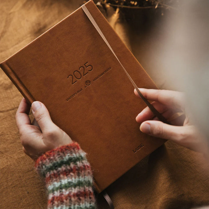 Laine Magazine Laine Yearly Planners - Knitter's Year 2025 Calendar - Extra Image