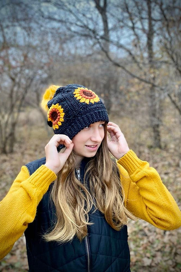 Cascade Winter Flower Beanie Kit - Extra Image