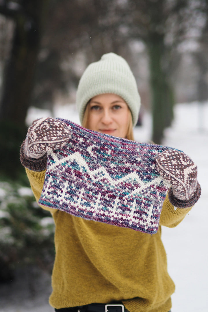 Malabrigo Starry Night Cowl Kit - Extra Image