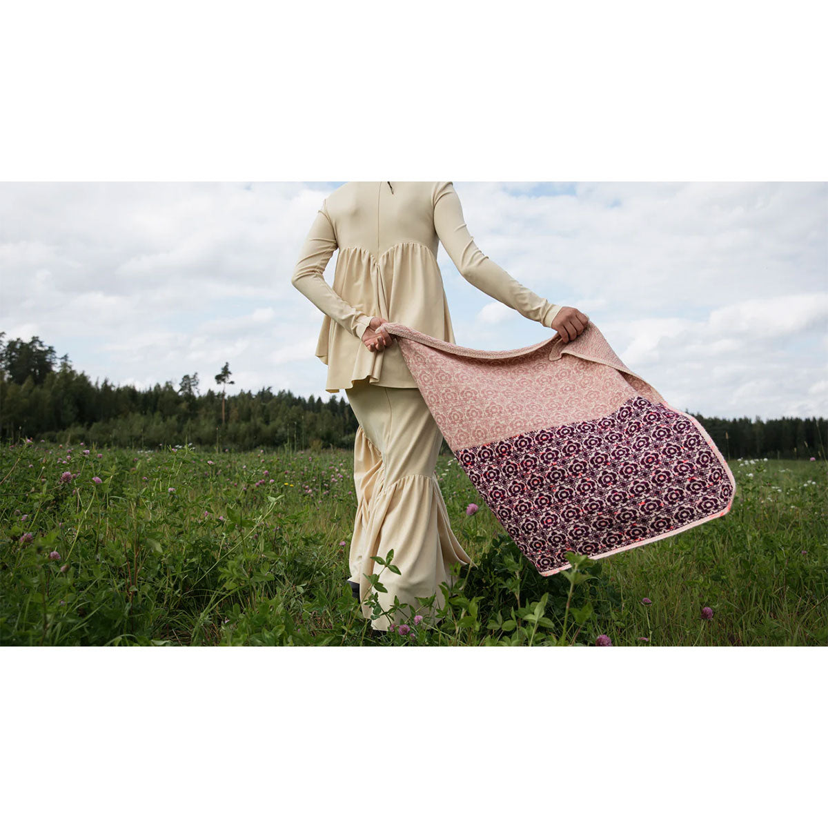 Laine Magazine Dee Hardwicke & Jonna Helin Books - Cultivate: Knitting the Beauty of Nature - Extra Image