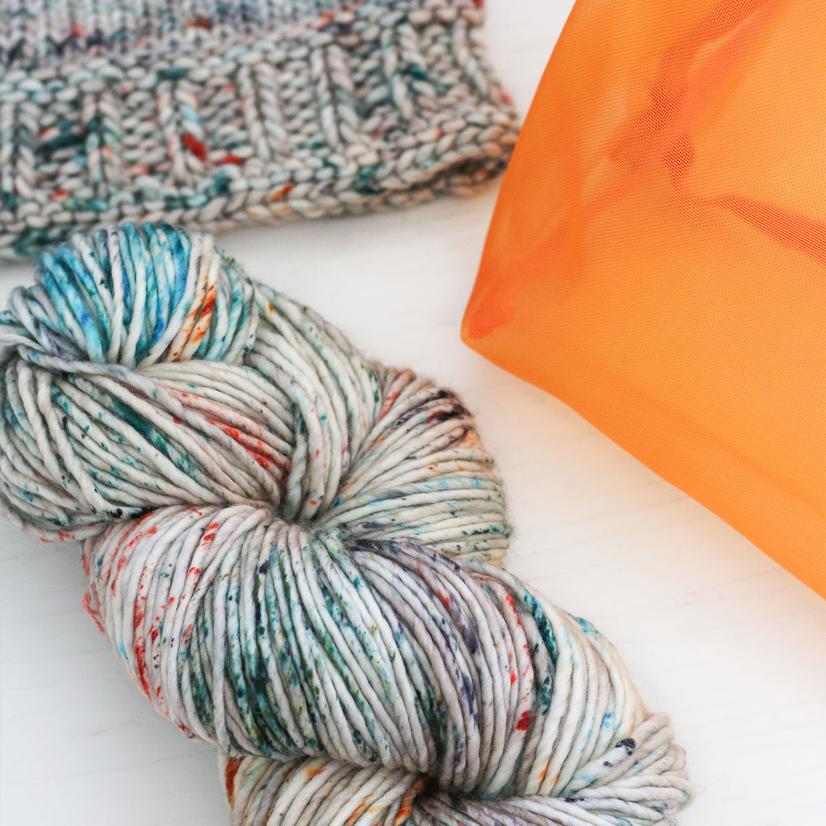 Madelinetosh Naughty & Nice Holiday Cowl Kits - Ski Ya Later - Extra Image