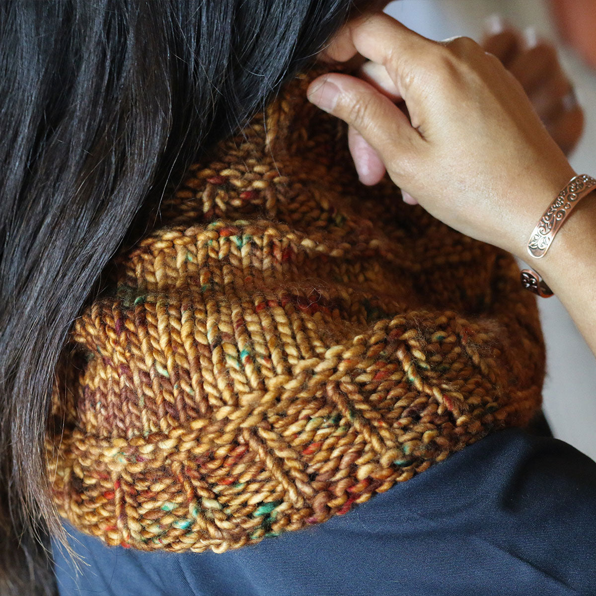 Madelinetosh Naughty & Nice Holiday Cowl Kits - Ski Ya Later - Extra Image
