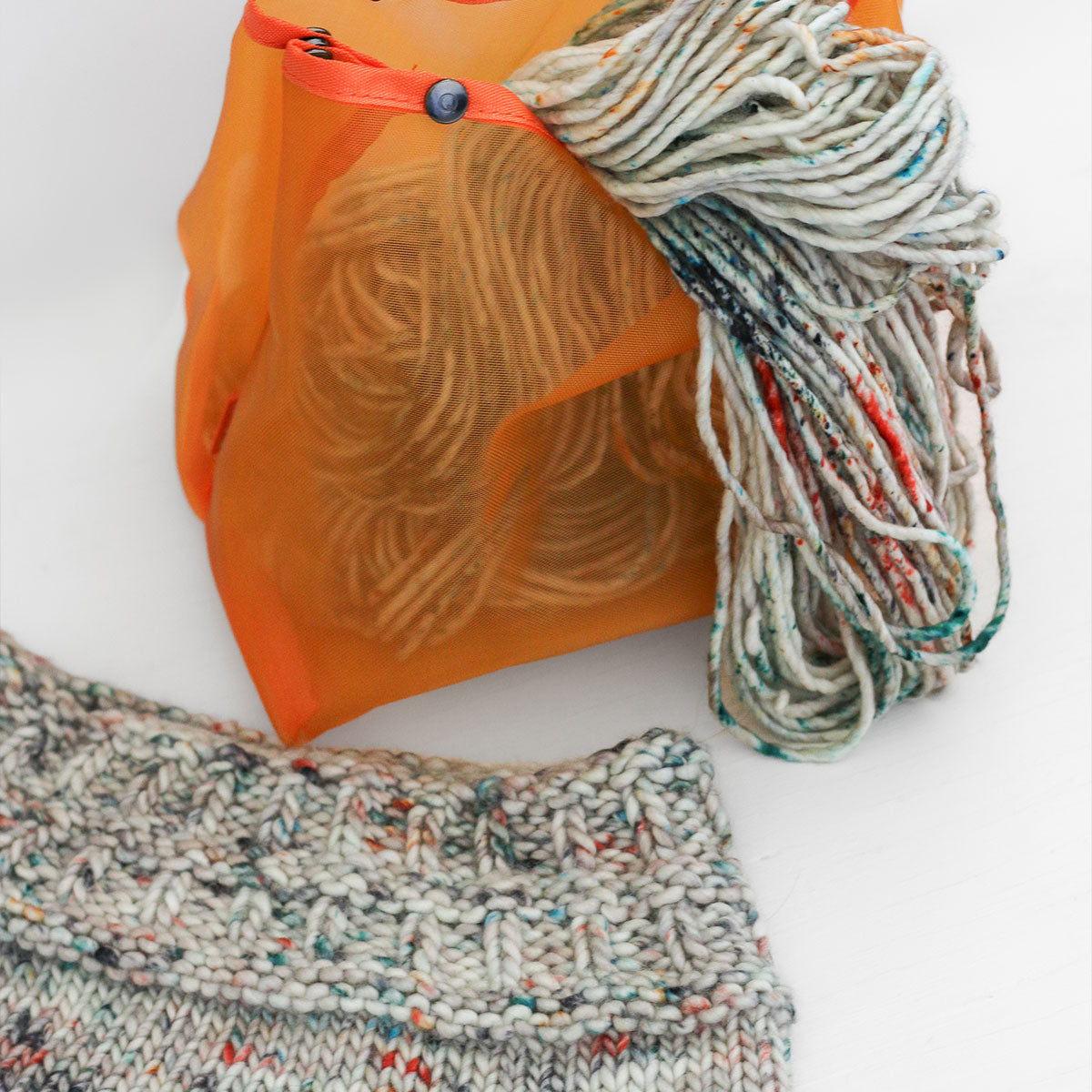 Madelinetosh Naughty & Nice Holiday Cowl Kits - Ski Ya Later - Extra Image