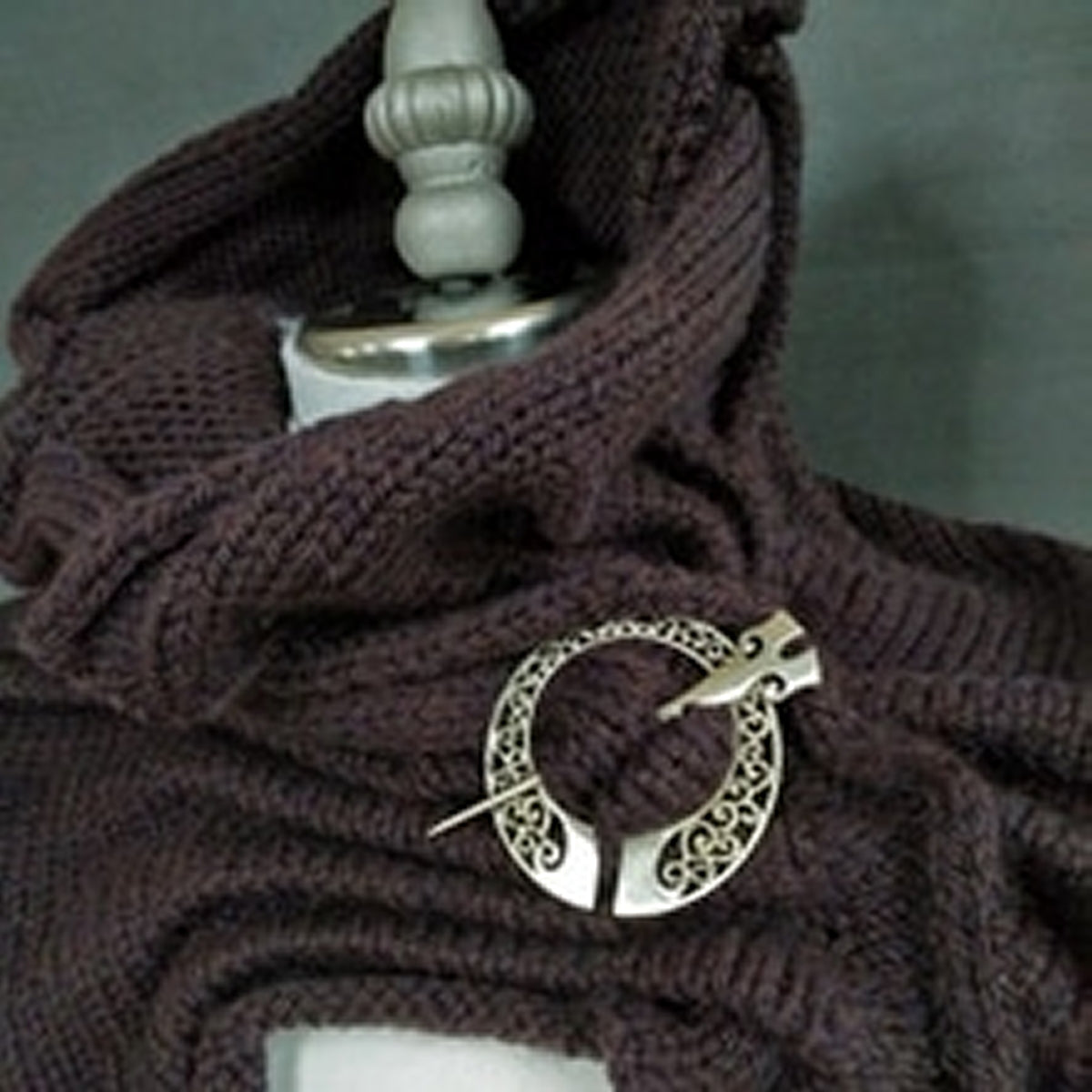 JUL Shawl Pins and Sticks - Runa Penannular Brooch - Extra Image