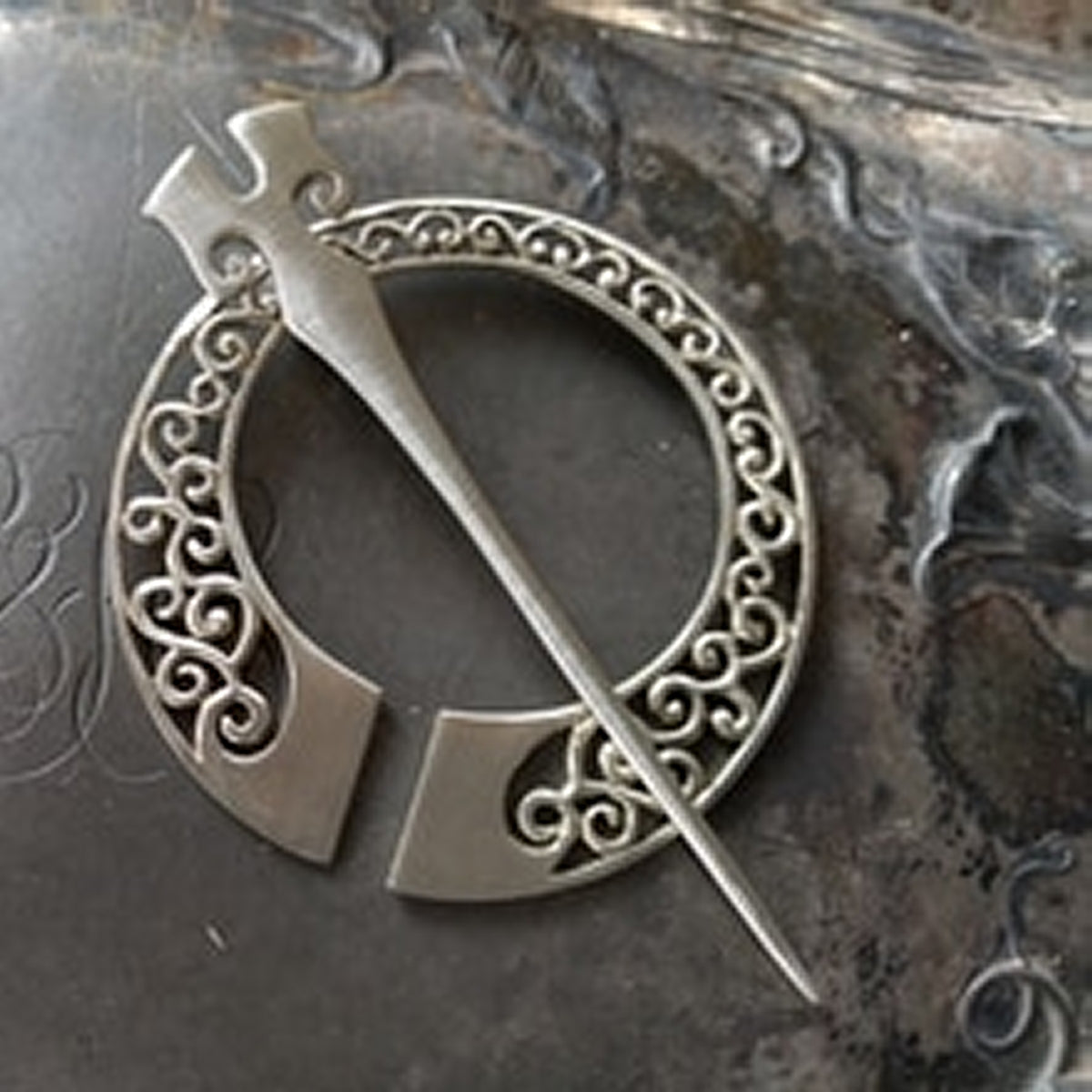 JUL Shawl Pins and Sticks - Runa Penannular Brooch - Extra Image