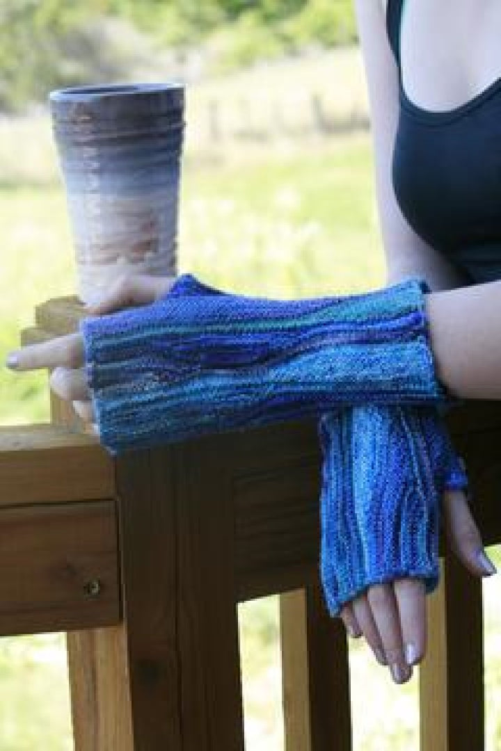 Koigu Paint Can Patterns - Snow Wave Fingerless Gloves - PDF Download - Extra Image
