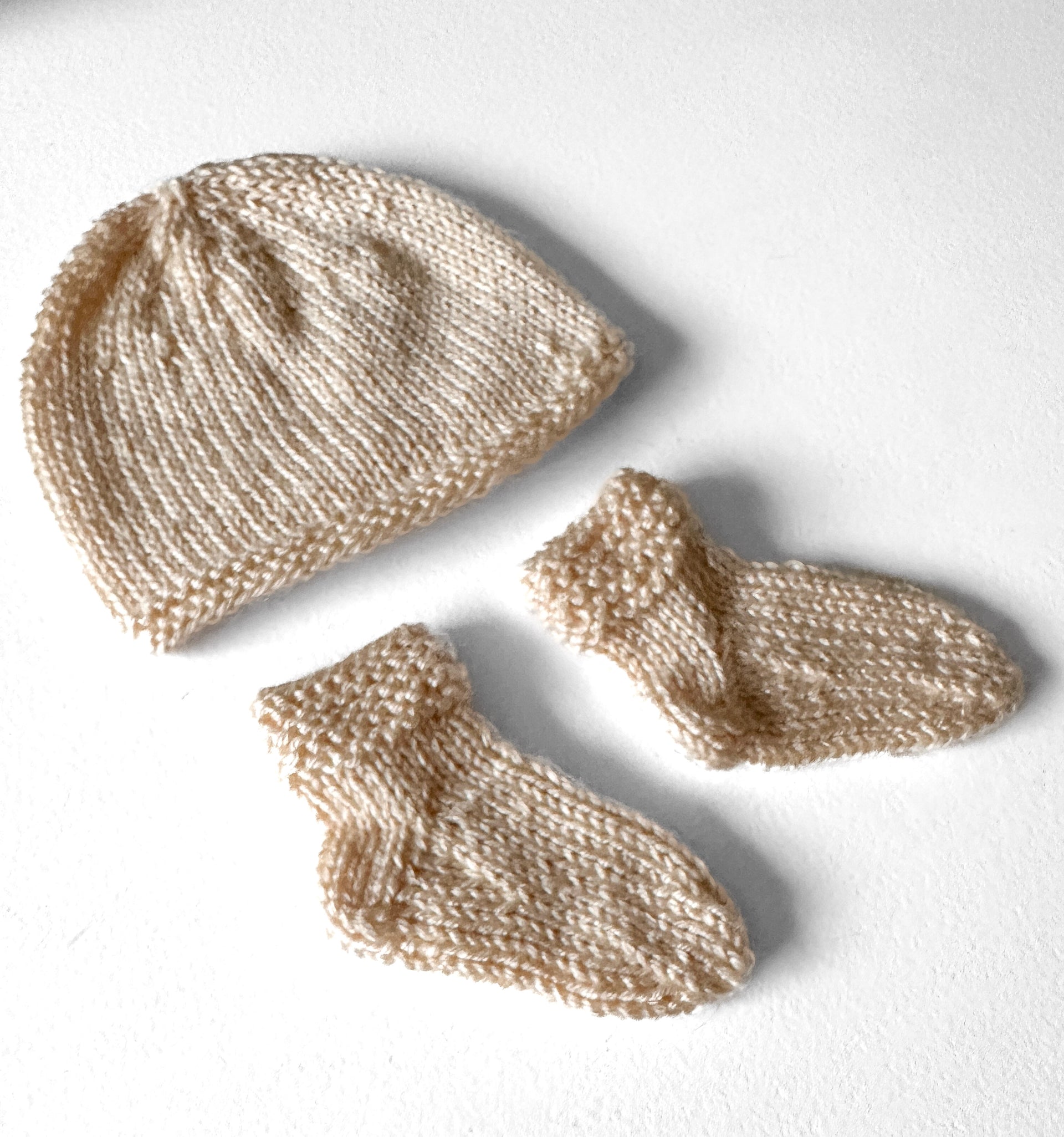 JImmy Beans Wool Patterns - Bouncing Bean Hat and Socks - PDF Download