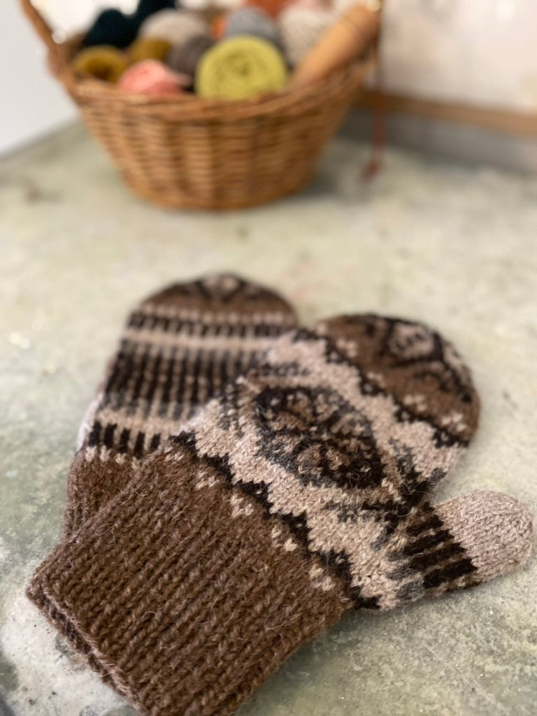 Hairst Mön Mittens by Gudrun Johnston