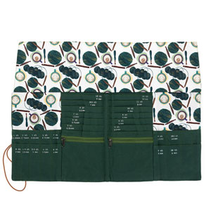 della Q DPN + Circular Case - 1136-1 - Fabric Print Collection - Coffee and Yarn Green