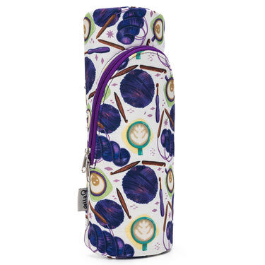 della Q Standing Needle Case - 600 - Fabric Print Collection - Coffee and Yarn Purple - Zoom Image