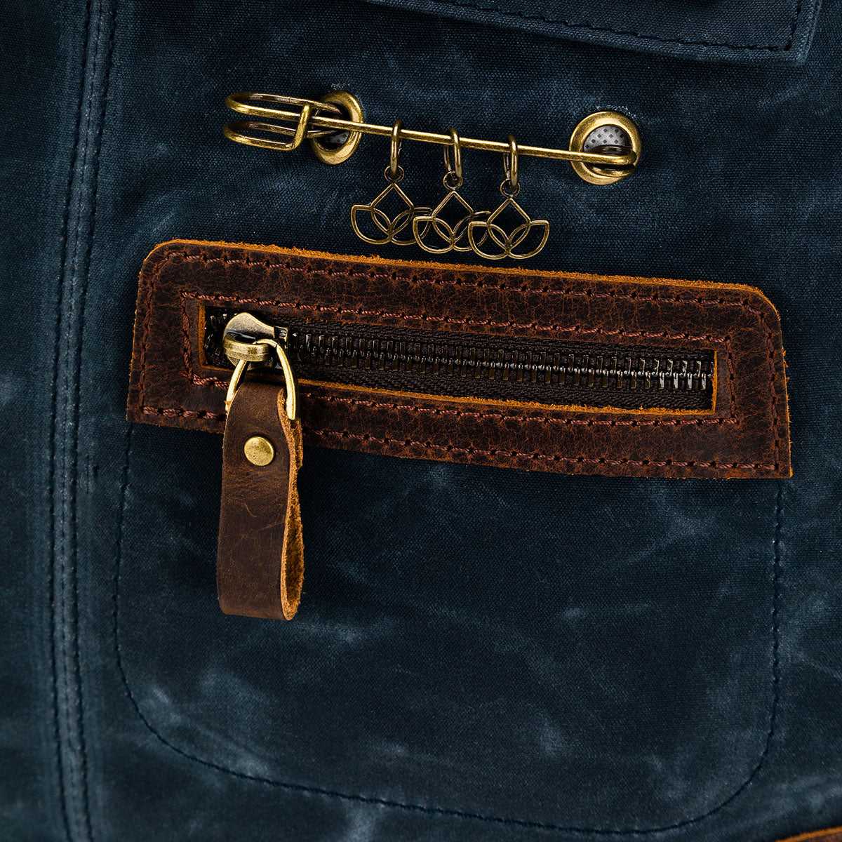 della Q Maker's Midi Backpack - Mustard - Extra Image