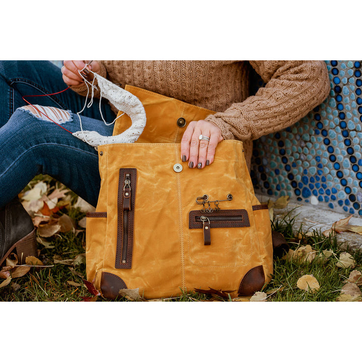 della Q Maker's Midi Backpack - Red - Extra Image