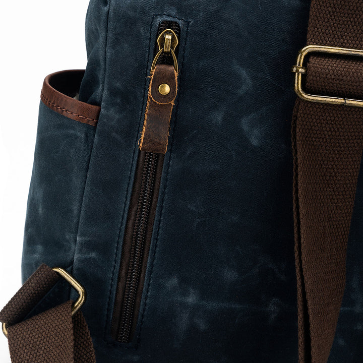 della Q Maker's Midi Backpack - Red - Extra Image