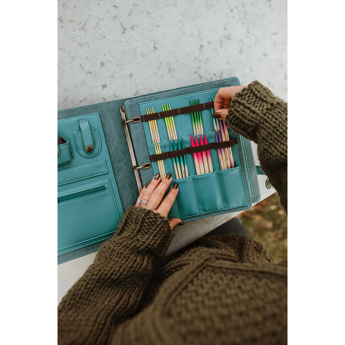 della Q Hook & Needle Notebook - Teal - Extra Image
