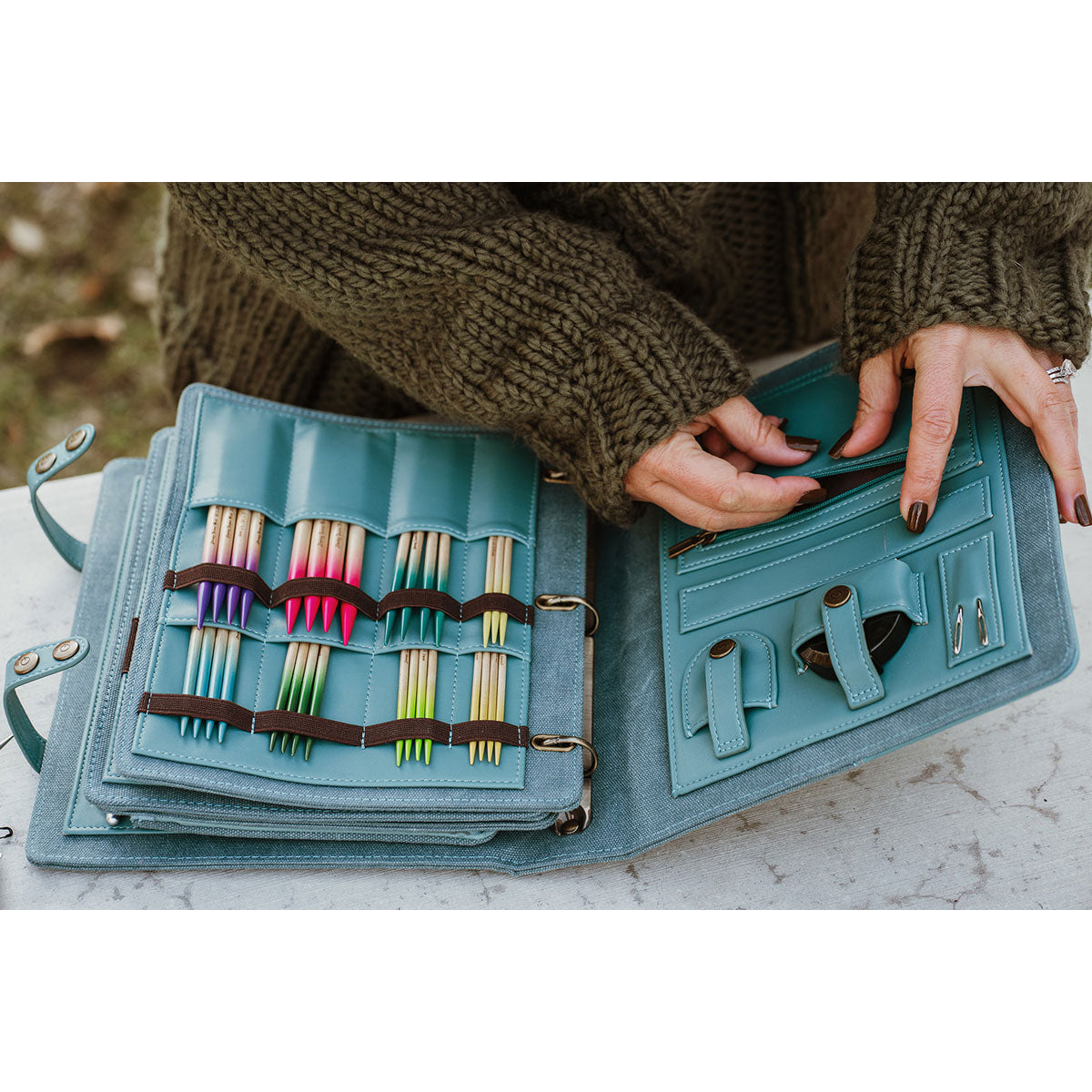 della Q Hook & Needle Notebook - Teal - Extra Image