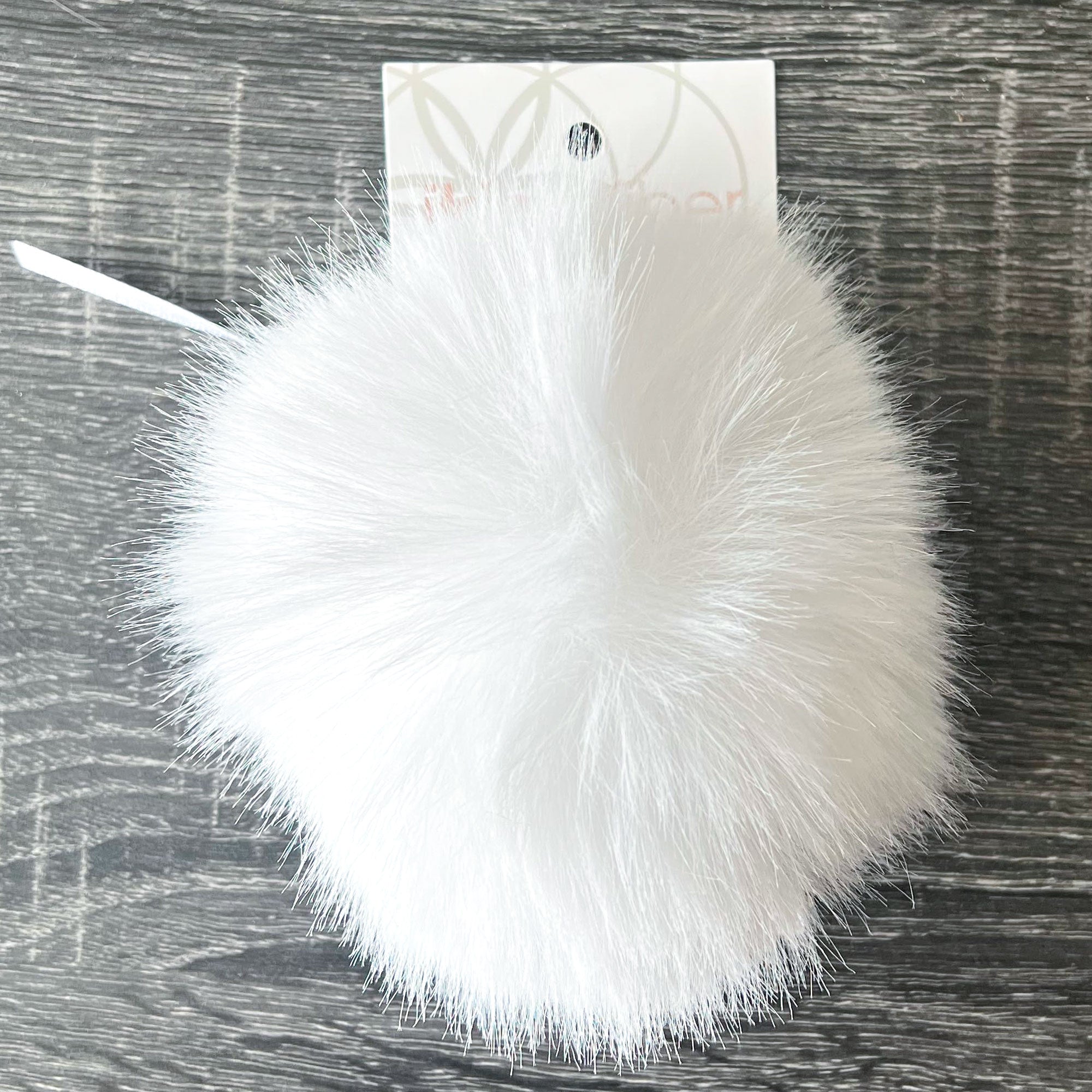 Ikigai Fiber Faux Luxe Pom Poms - XL Lux White - Zoom Image
