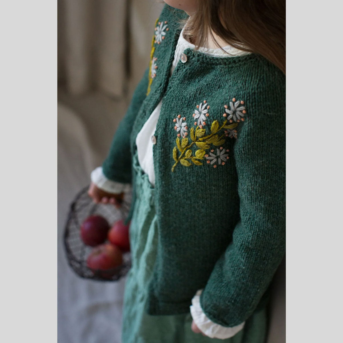 Laine Magazine Judit Gummlich Books - Embroidery on Knits - Extra Image
