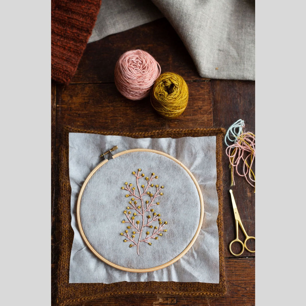 Laine Magazine Judit Gummlich Books - Embroidery on Knits - Extra Image