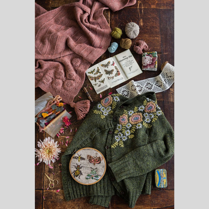 Laine Magazine Judit Gummlich Books - Embroidery on Knits - Extra Image