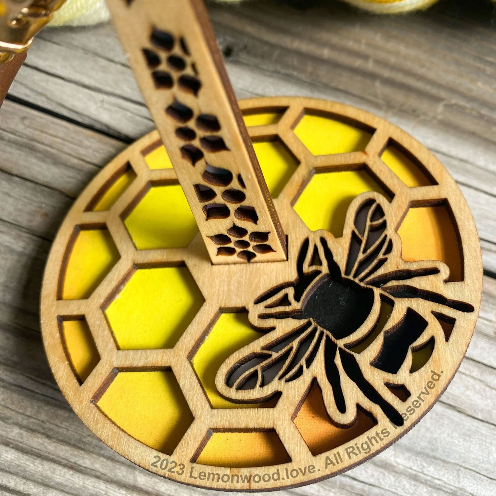Lemonwood Not-so-Mini Minder - Large Honeybee - Zoom Image
