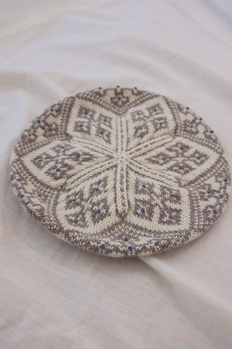 Yarn Citizen Windowcross Beret Kit - Extra Image