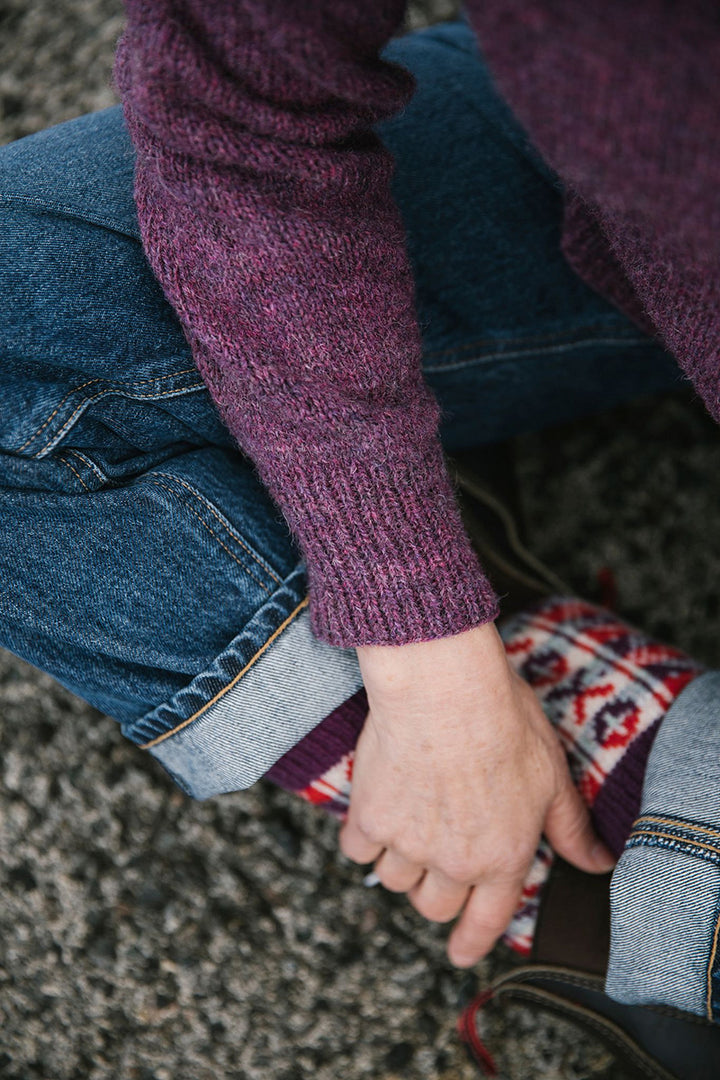 Jamieson's of Shetland Ling V-Neck Kit - Extra Image