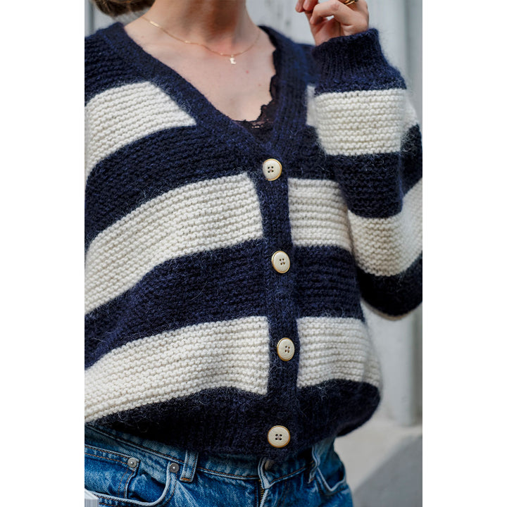 Laine Magazine Veronika Lindberg Books - Knits to Wear: Effortless Patterns by Kutova Kika - Extra Image