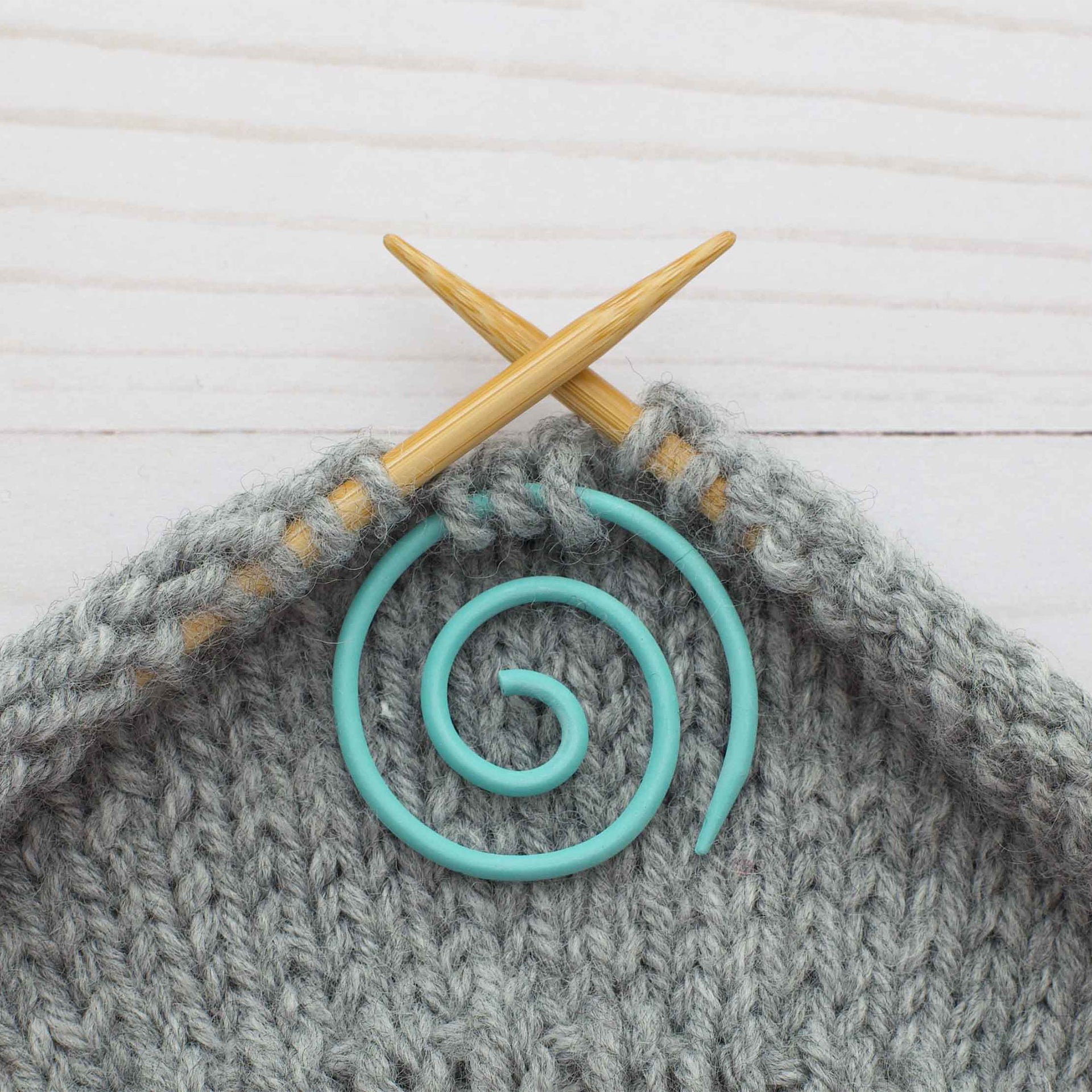 Fox & Pine Stitches Spiral Cable Needle - Teal Spiral - Zoom Image
