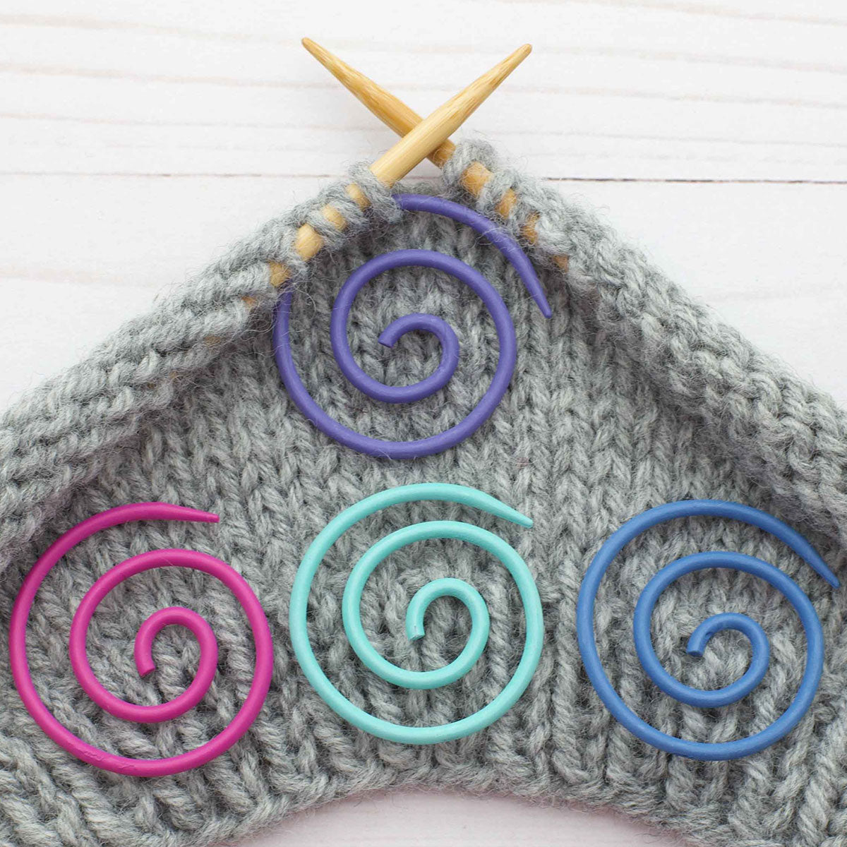 Fox & Pine Stitches Spiral Cable Needle - Blue Spiral - Extra Image