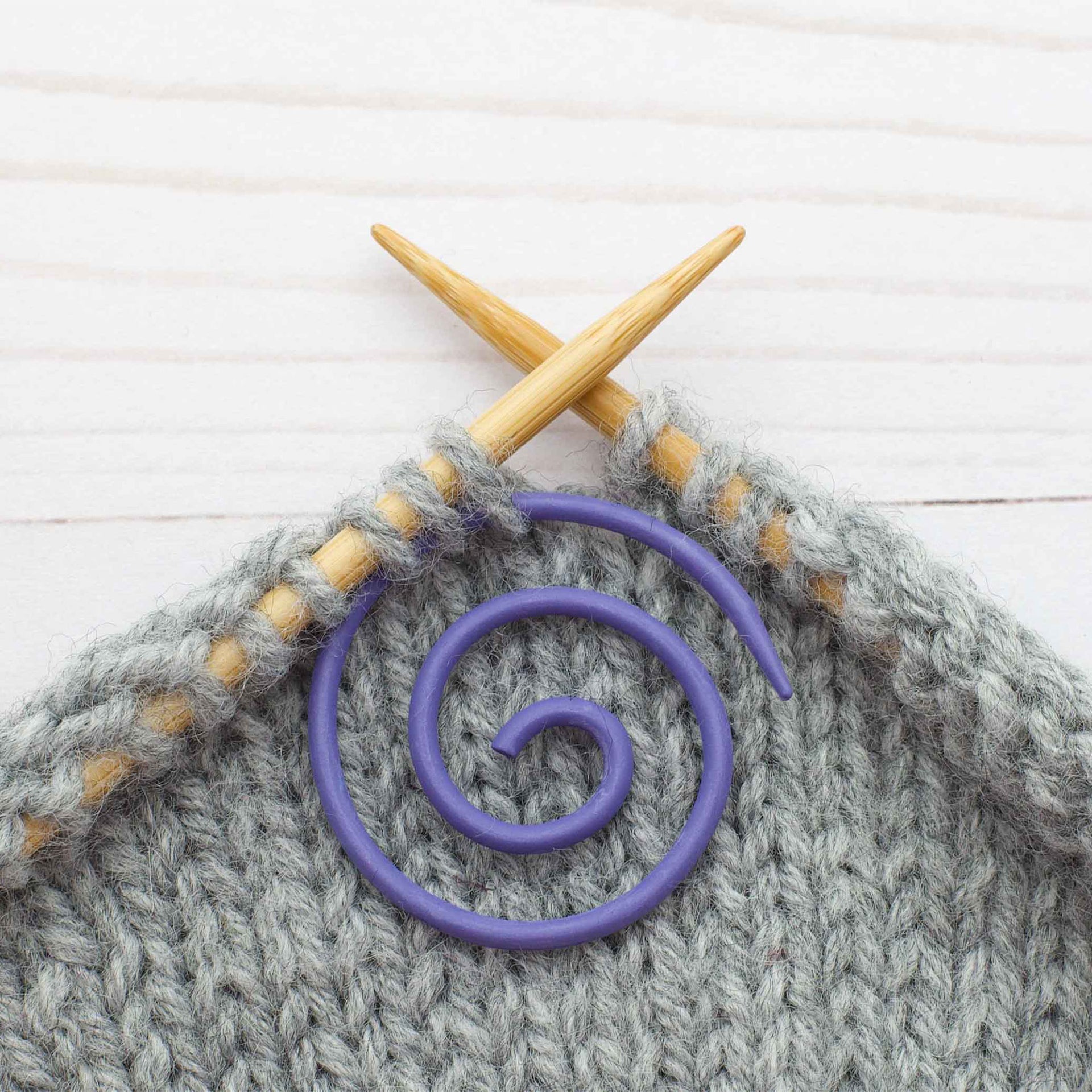 Fox & Pine Stitches Spiral Cable Needle - Purple Spiral - Zoom Image
