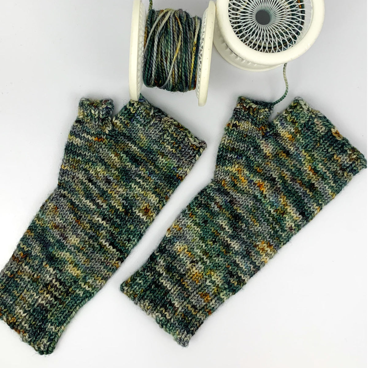 Laura's Friends Mitts - Main Image 1
