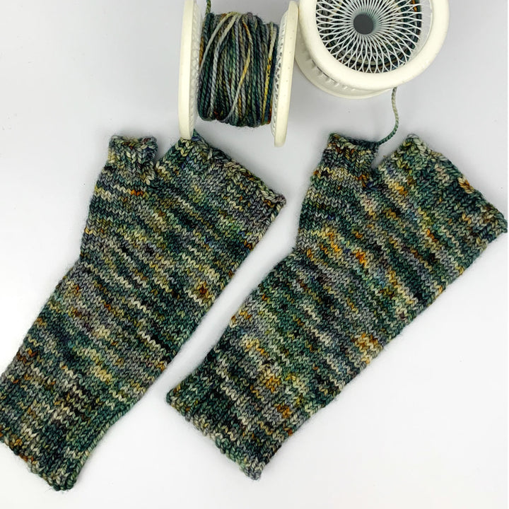 Laura's Friends Mitts - Main Image 1