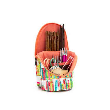 della Q Standing Needle Case - 600 - *Linen - Library - Coral