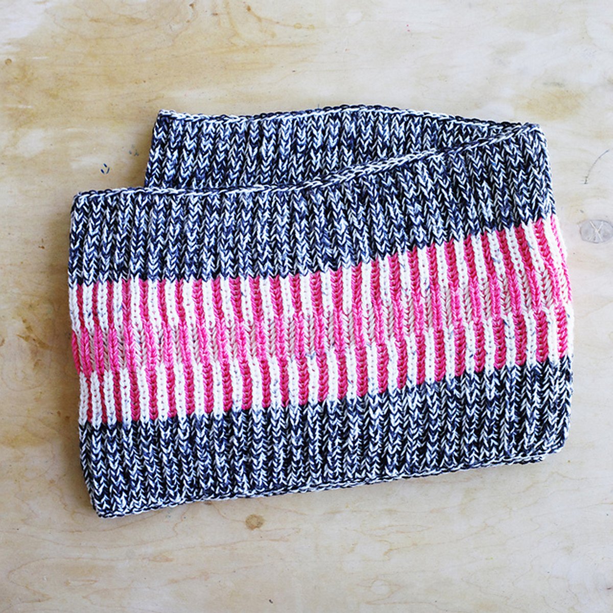 Madelinetosh Tosh Patterns - SYNC Cowl - PDF Download - Extra Image