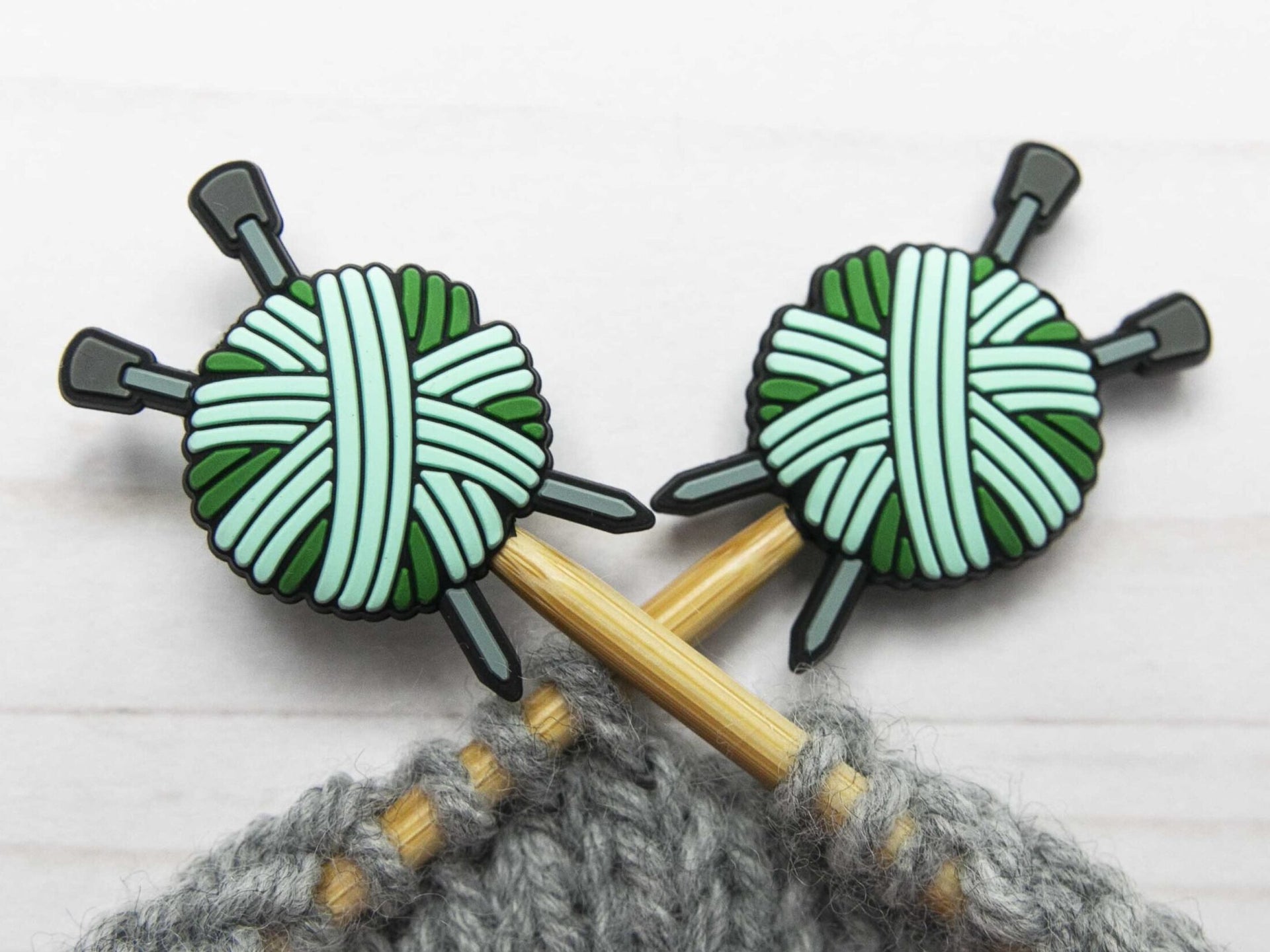 Fox & Pine Stitches Stitch Stoppers/Point Protector - Green Yarn Ball
